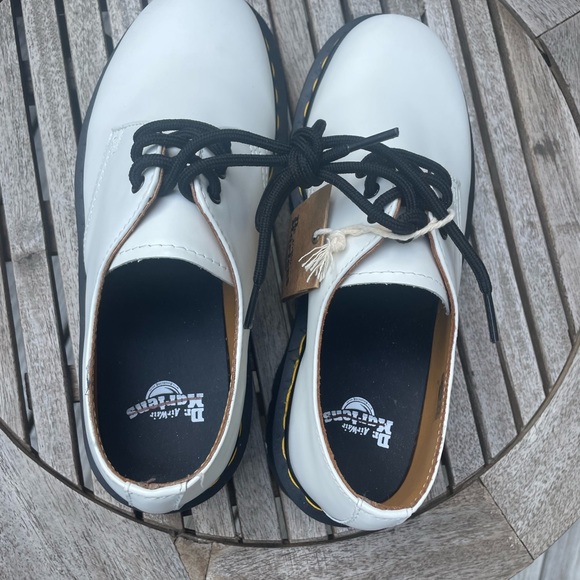 Dr. Martens 1461 Smooth Leather Oxford Shoes in White Size 7 NWT - Picture 13 of 16